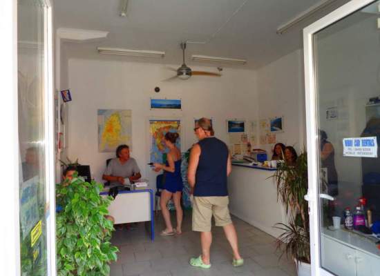 Noleggio Auto di aeroporto Lefkada- Potete Affitare auto dall' aeroporto di Aktion Prevesa Nidri Car Rentals. Rent a car Nidri, Lefkada, Aktion PVK Preveza airport. Hire a car Lefkada airport. Rent a car at Nikiana, Ligia, Lefkas town, Lefkada marine port, Agios Ioannis, Agios Nikitas, Vassiliki port, Sivota bay, Vlicho bay, Desimi camping. Noleggio Auto & Motorini Lefcada- Noleggio Automobili Lefkada- Potete Affitare Auto in Cita e Marina Di Lefkada- Auto Motorini Scooter in affito in Agios Ioannis Lefkada