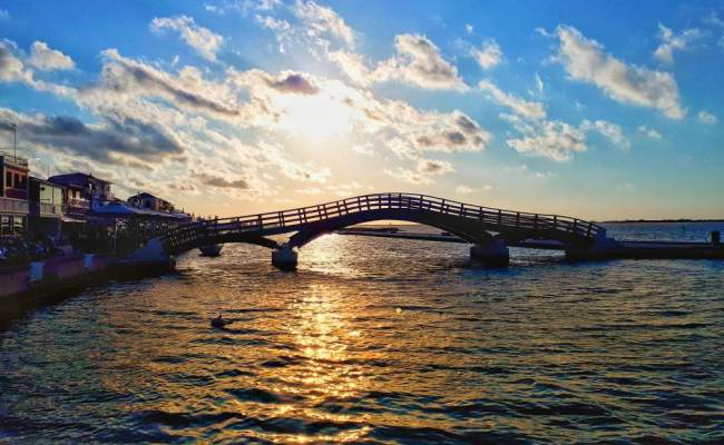 Lefkada Car Rentals. Lefkada town rent a car. Hire a car Marine Lefkas town. Mietwagen in Lefkada stadt - Mietwagen Lefkas Agios Ioannis - Autovermietung lefkada Hafen - Autovermietungen am Meereshafen von Lefkada- Mietwagen vergleichen - Auto mieten ab Lefkas.  Car rental Agios Ioannis Nidri Car rentals.  Noleggio Auto & Motorini Lefcada- Noleggio Automobili Lefkada- Potete Affitare Auto in Cita e Marina Di Lefkada- Auto Motorini Scooter in affito in Agios Ioannis Lefkada.